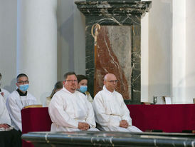 Diakonenweihe im Fuldaer Dom (Foto: Karl-Franz Thiede)